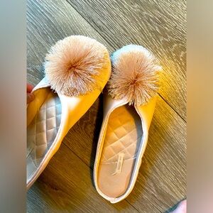 Pale pink Pom Pom slippers size 40/41